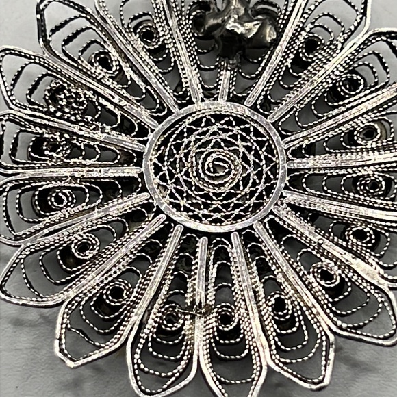 ANTIQUE STERLING SILVER FILIGREE ROUND FLORAL PENDANT ON 20” SNAKE CHAIN - Picture 8 of 9